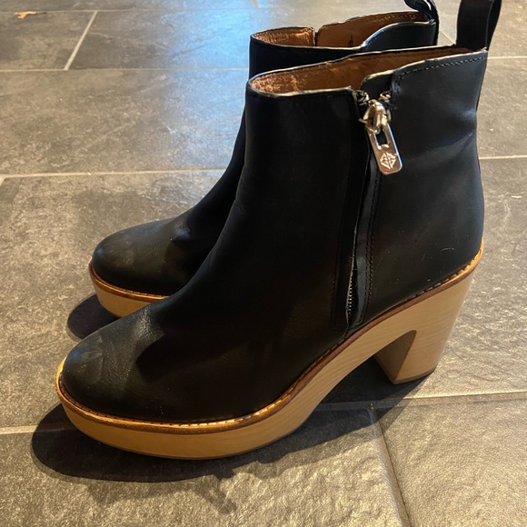 Antonio Melani Black Leather Platform Clog Boots - Size 7M - Picture 4 of 10